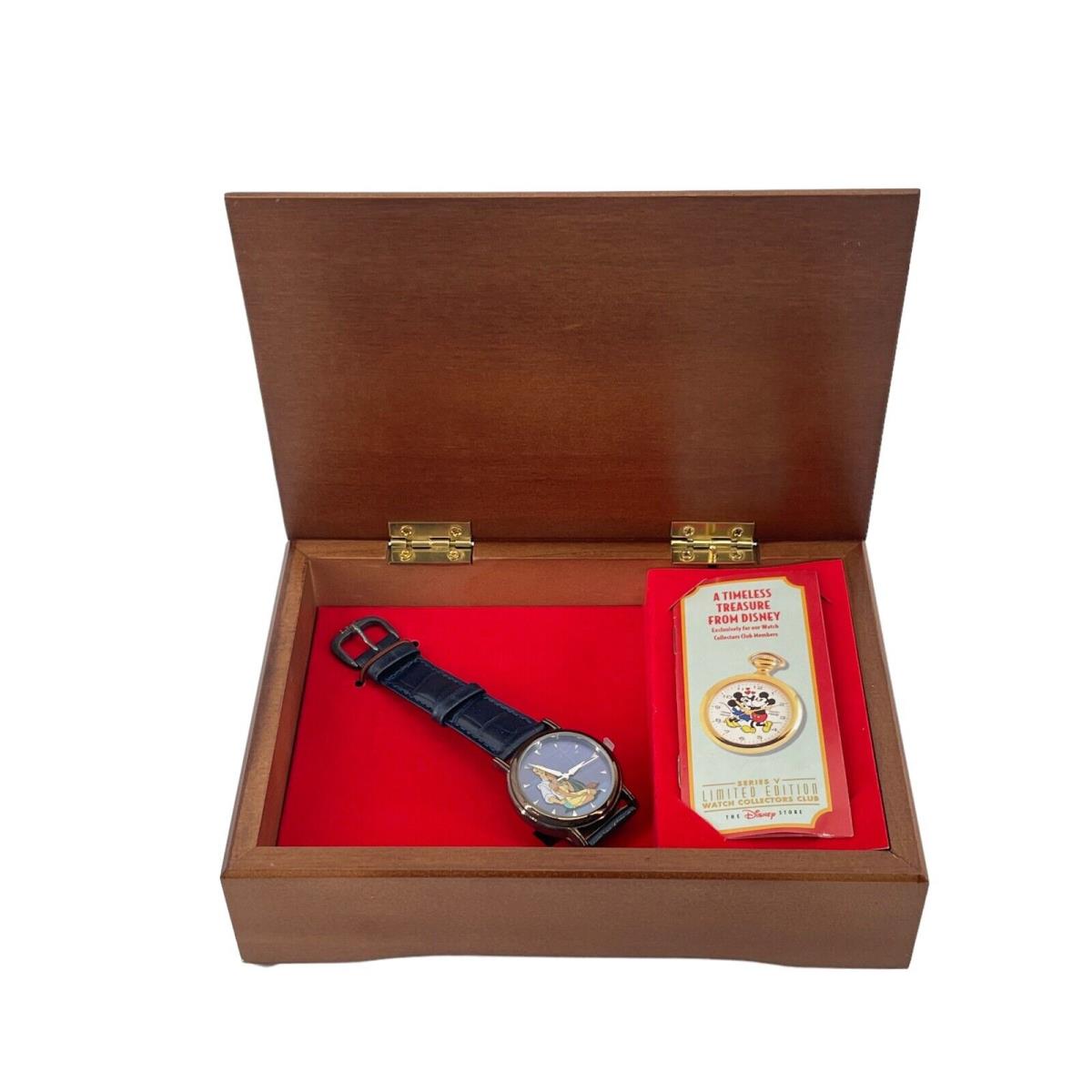 Fossil DS-205 Disney Collectors Watch Club Series V Pocahontas Music Box