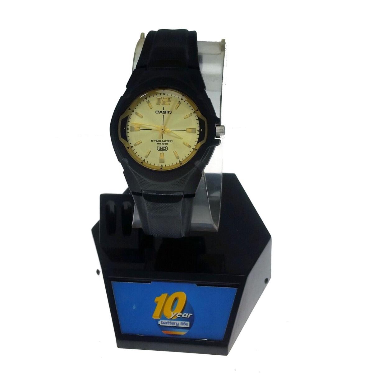 Sport Ladies Vintage Casio Watch LX600 Black Resin 100M Water Resistant - Dial: Gold