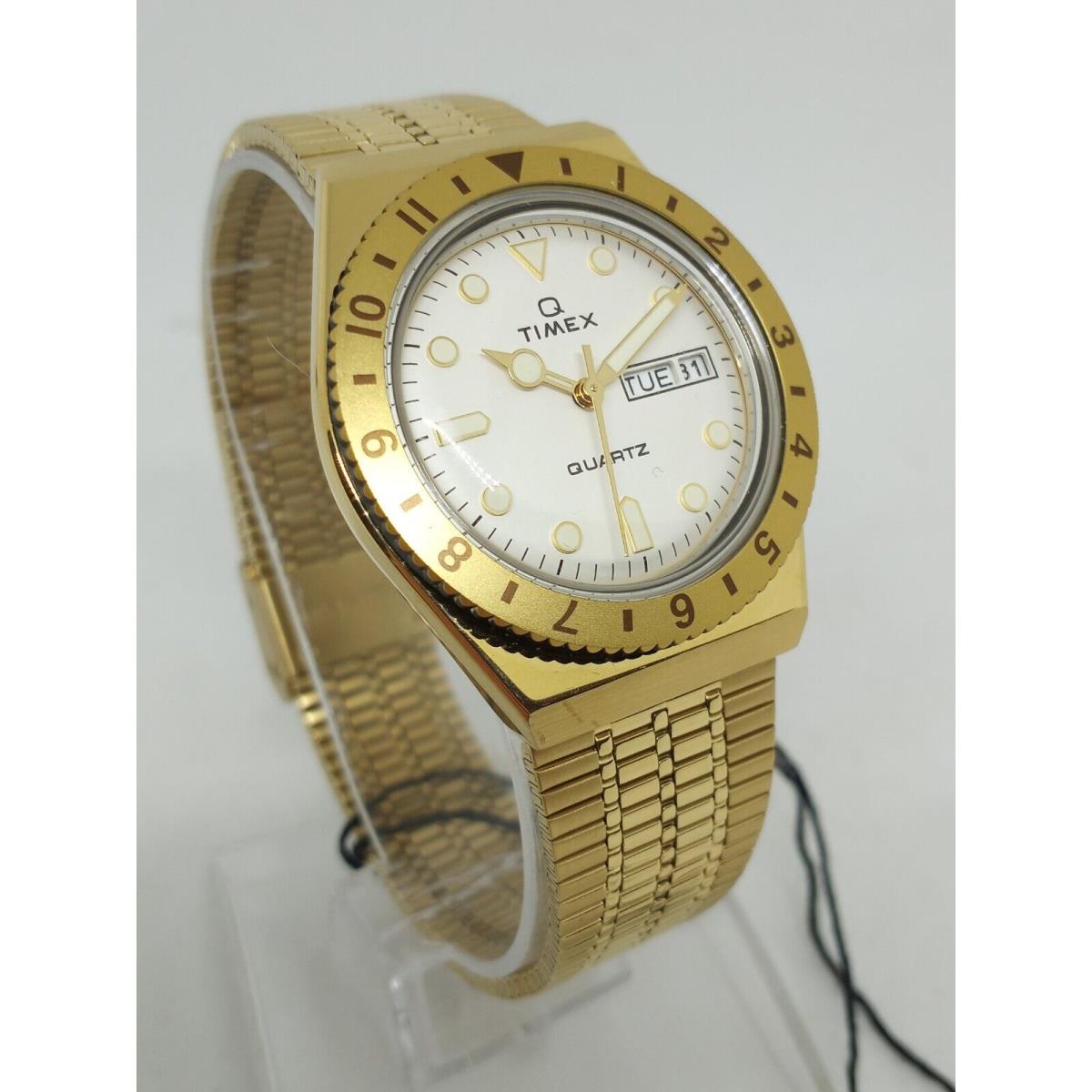 Timex Q Re-issue TW2U95800VQ Women`s 35mm Gold Tone S/steel Day / Date Watch