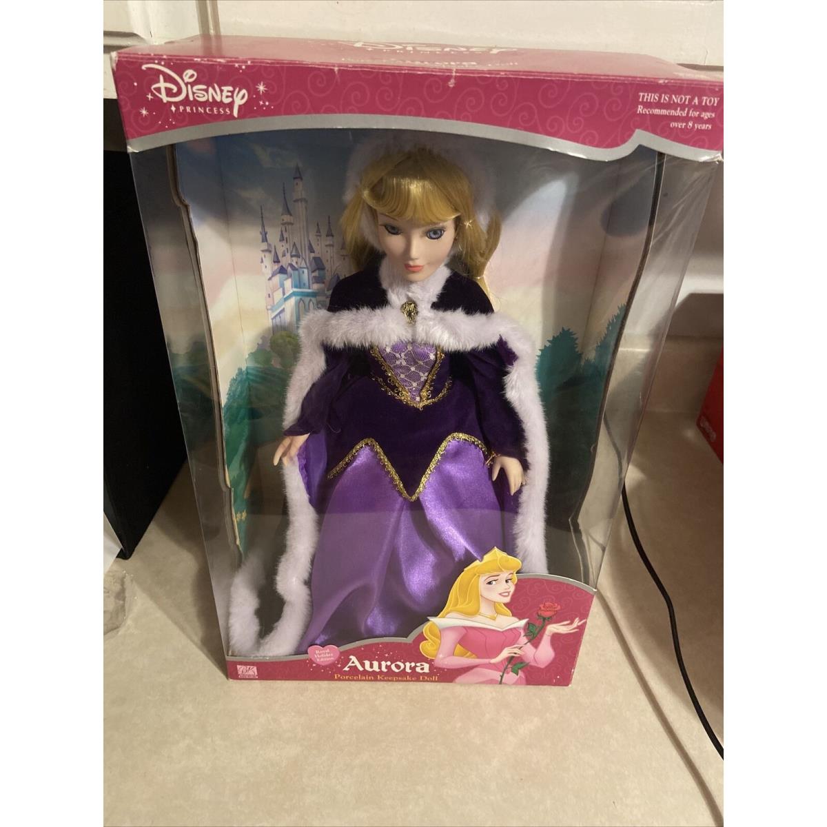 Disney Princess Aurora Porcelain Bk Keepsake Doll Holiday Edition 2003