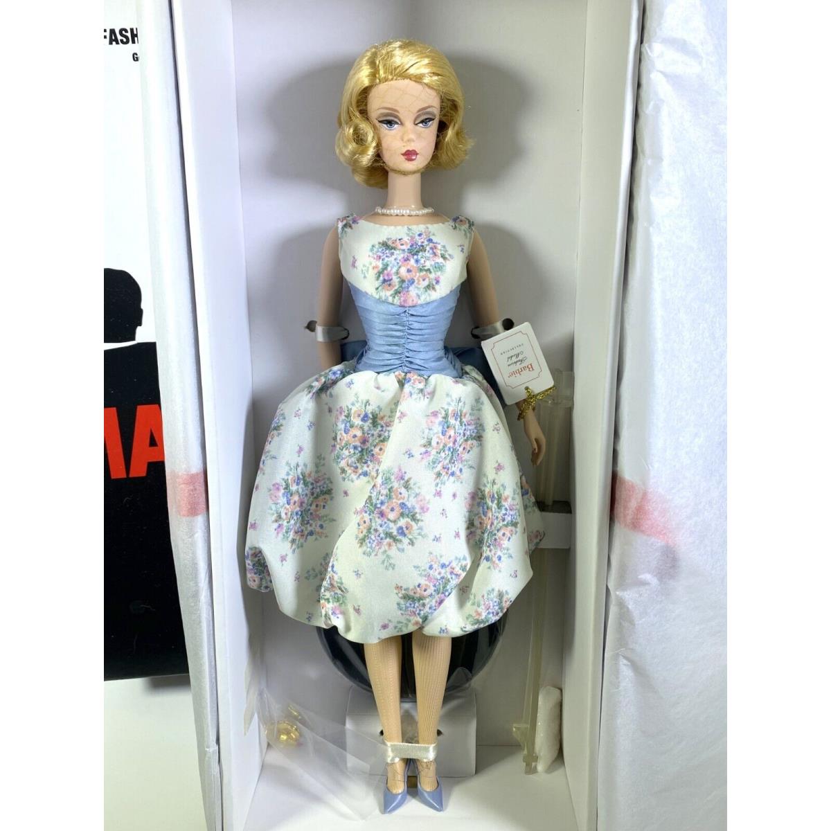 Barbie Doll 2010 Fashion Model Silkstone Mad Men Betty Draper T2153