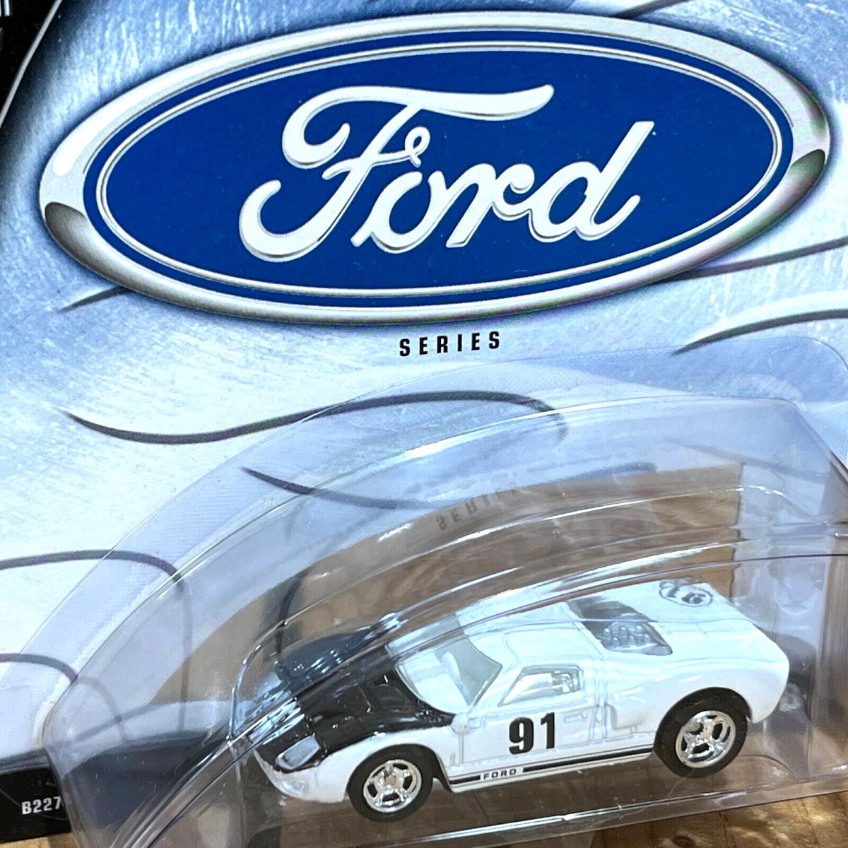 Hot Wheels Ford GT-40 - Ford Series- 1:64 Diecast Limited Edition