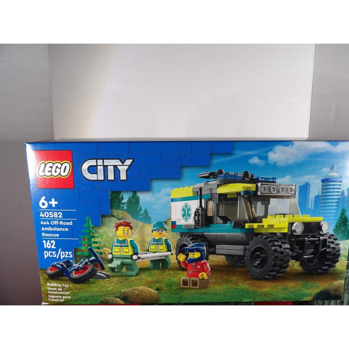 and Lego City: 4x4 Off-road Ambulance Rescue 40582