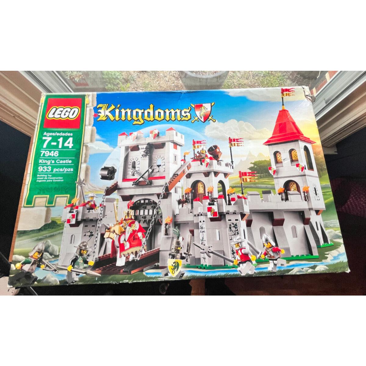 Lego Castle: King`s Castle 7946 Set Has Damaged Sides