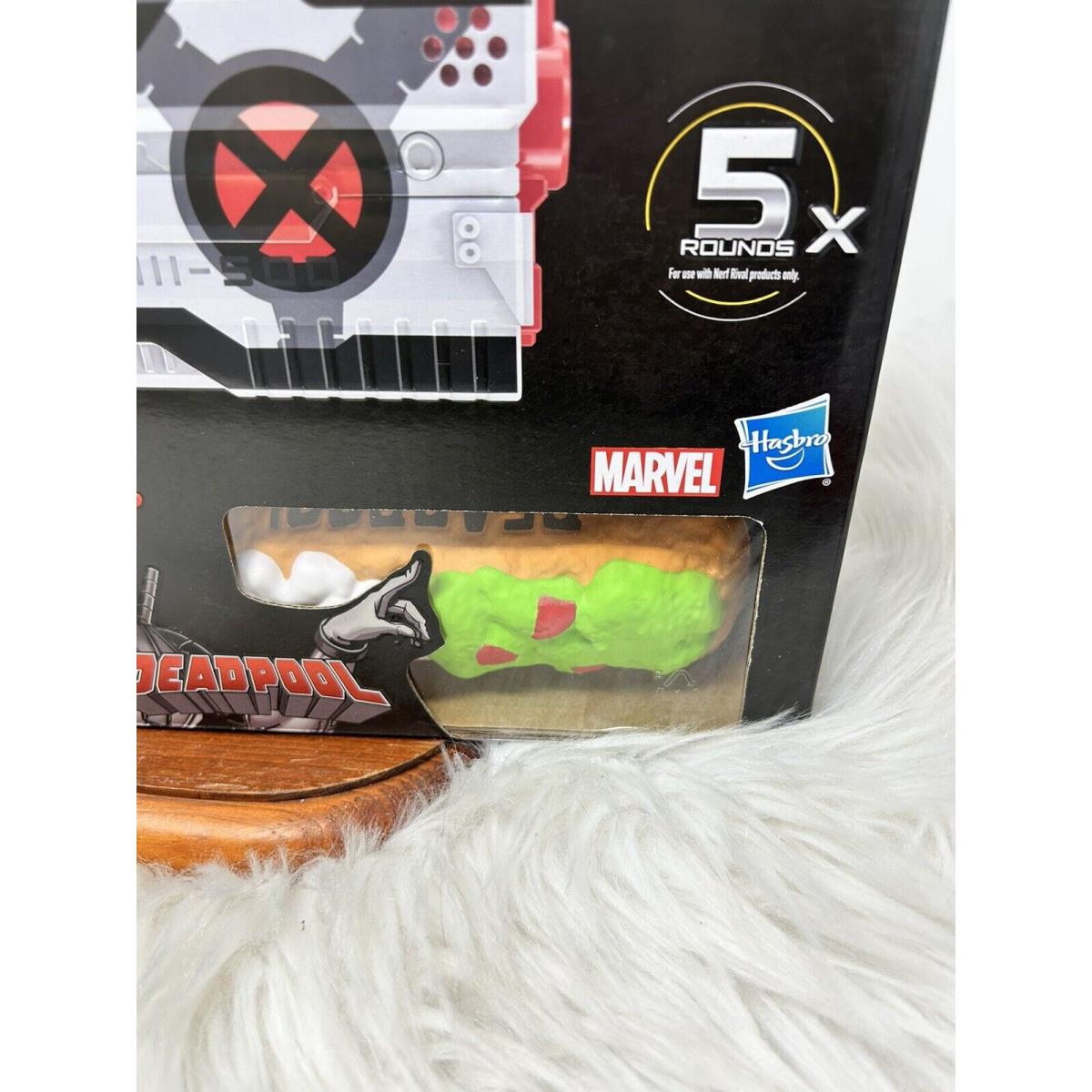 Nerf Rival Deadpool White Kronos XVIII-500 5 Rounds with Foam Chimichanga