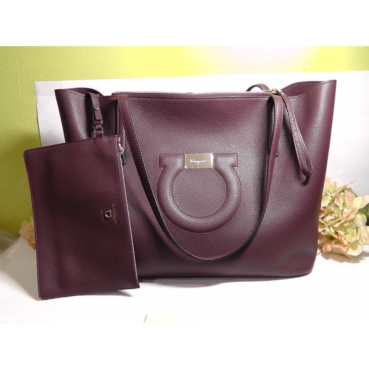 Salvatore Ferragamo Medium City Gancio Nebbiolo/burgundy Leather Shoulder Bag