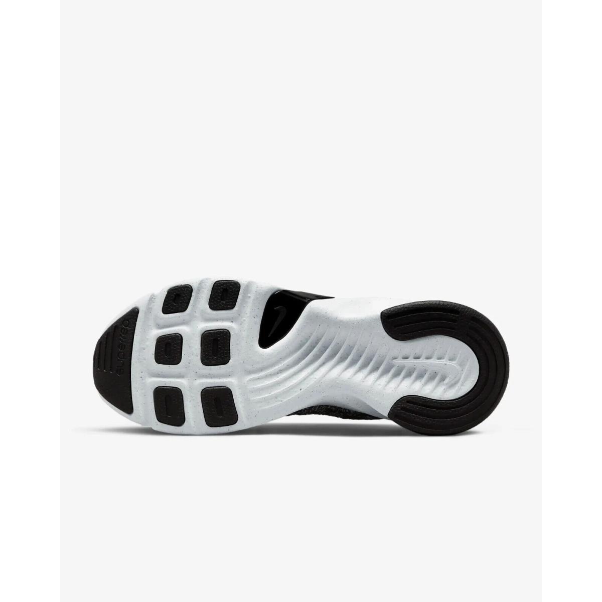 Nike shoes  - Black/White 4