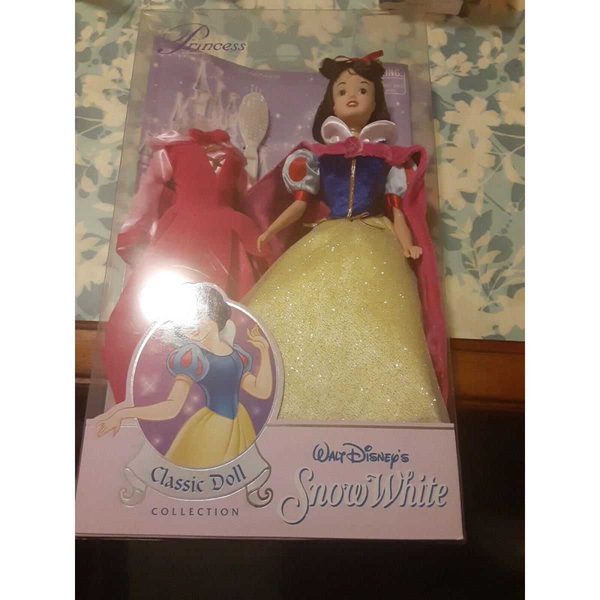 Walt Disneys Snow White Doll Theme Park Edition Classic Doll Collection Princess
