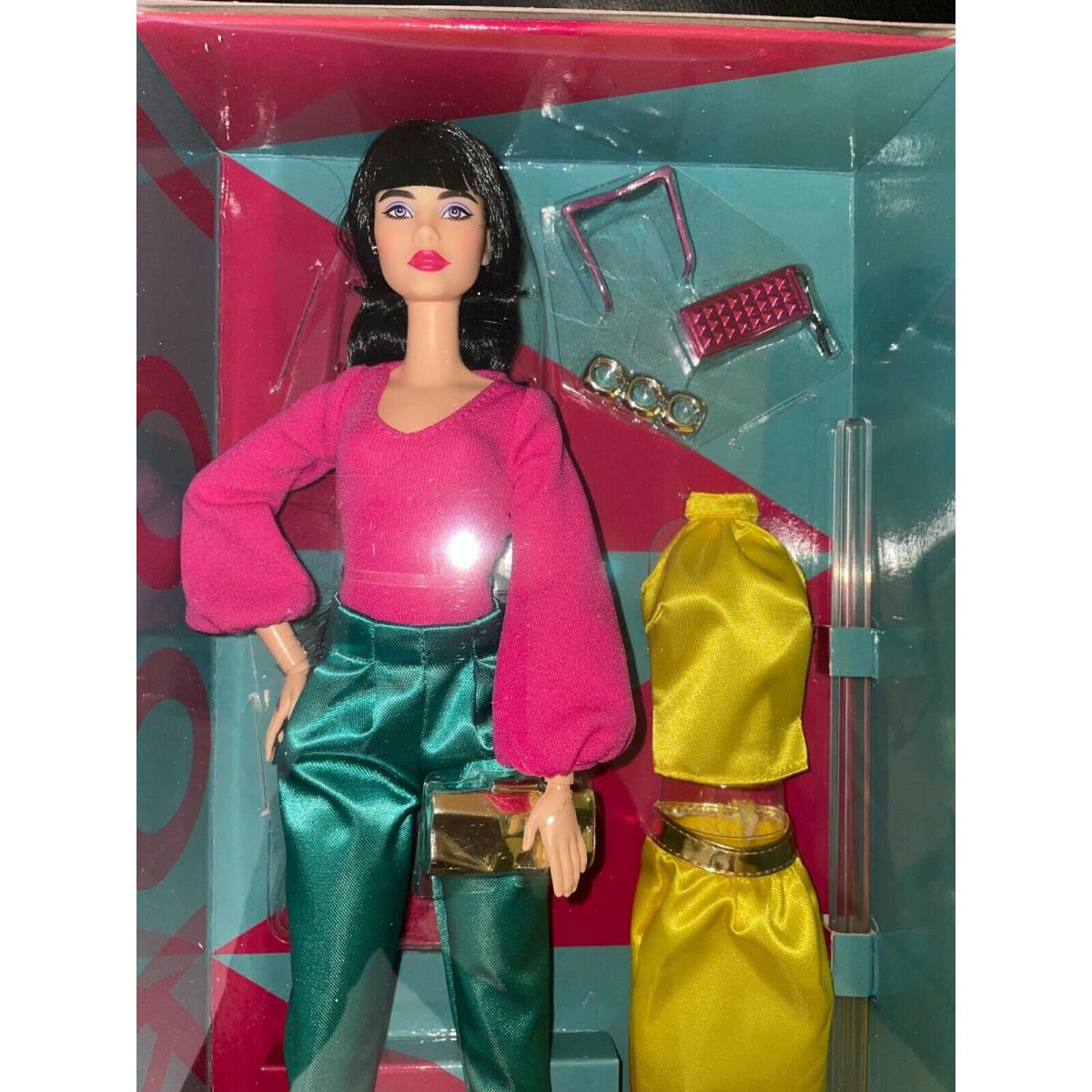 Barbie Signature Looks Fully Poseable Mix-and-match In Hand