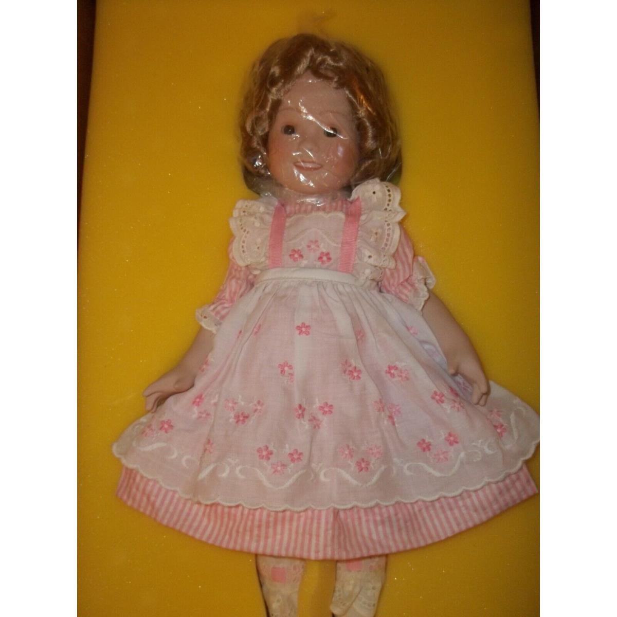 Ideal 1982 Shirley Temple Americas Sweetheart Porcelain Doll Box. 17