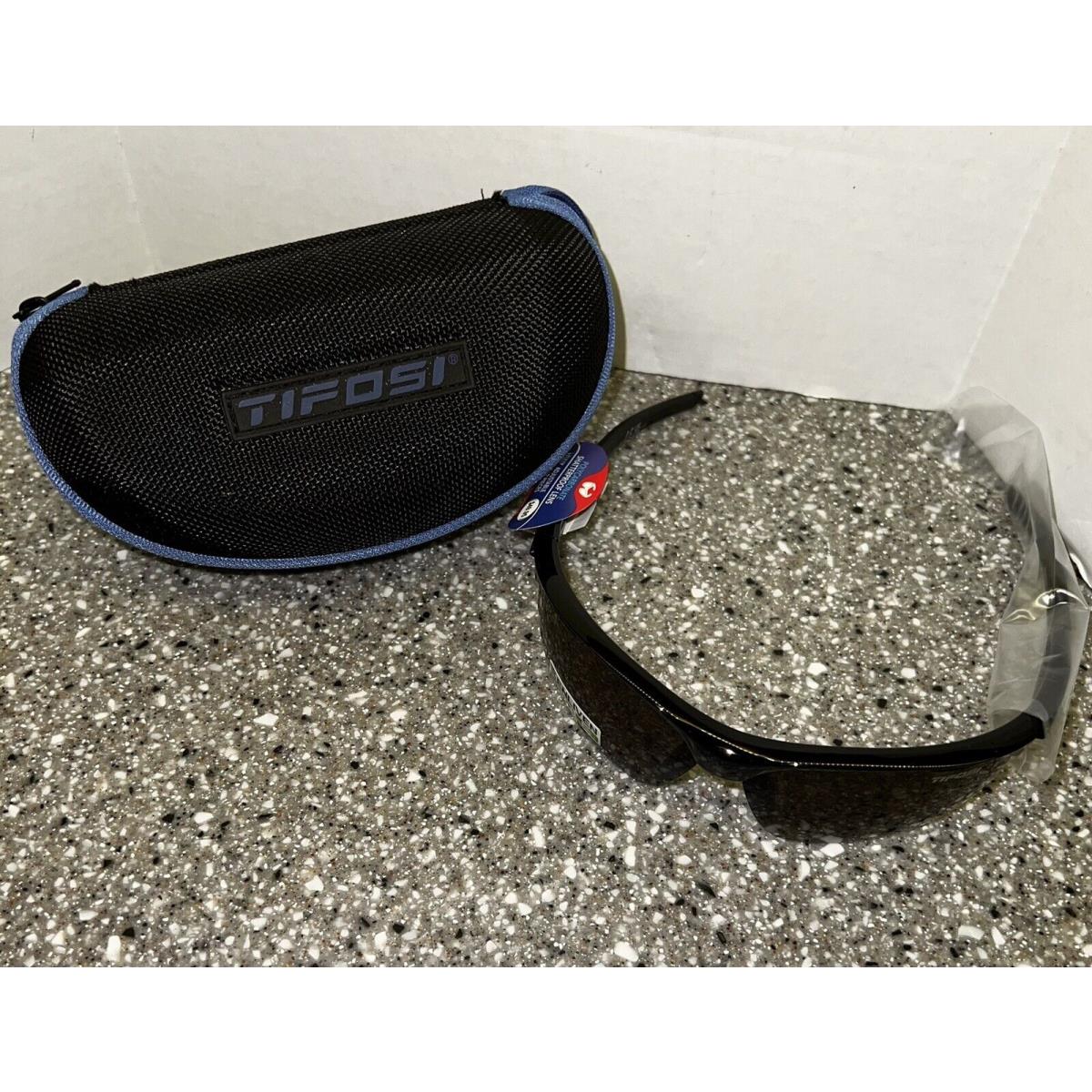 Tifosi Vero Enliven Sunglasses Black in Case