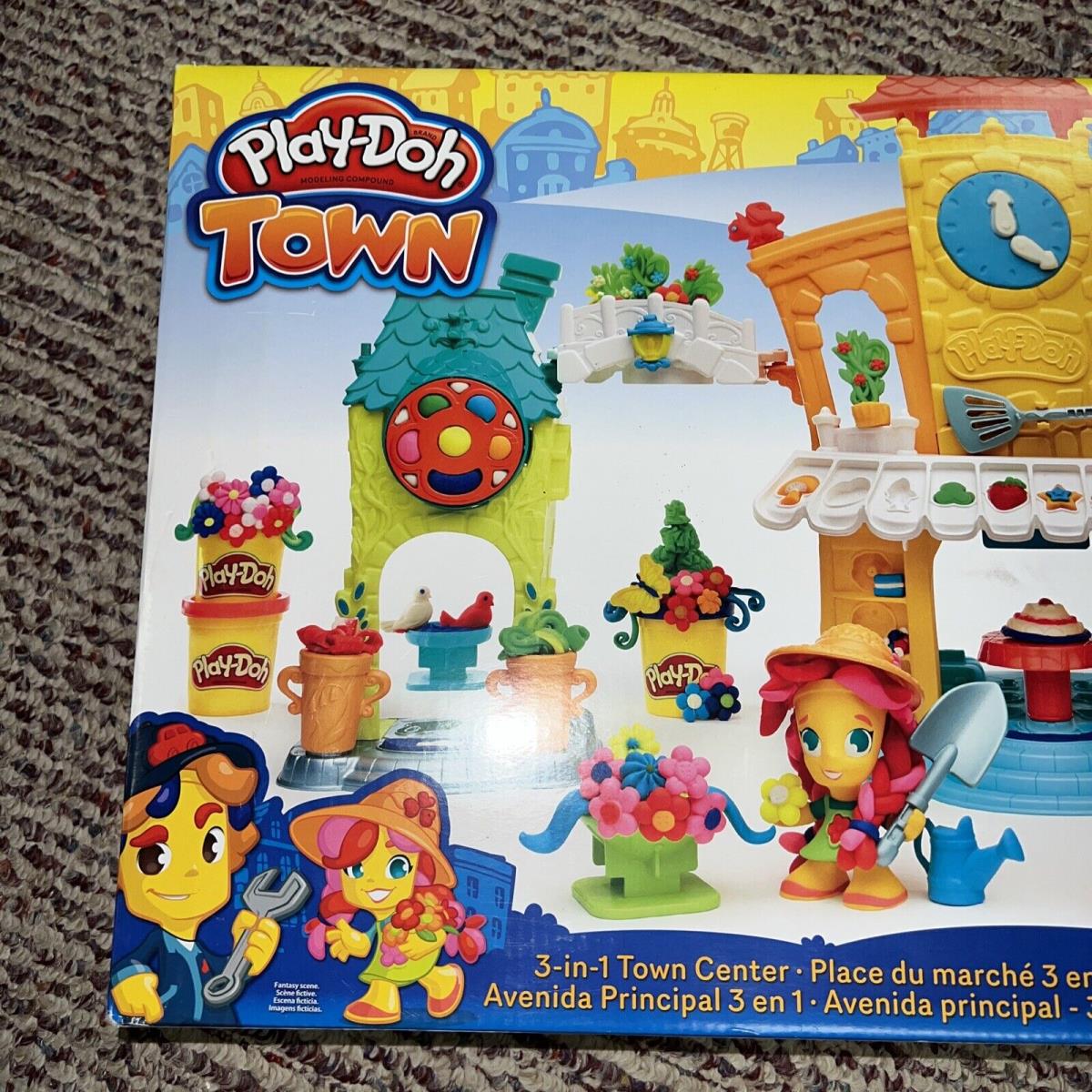 Play-doh Town 3-in-1 Town Center Hasbro 2015 Modeling Compound 8 Containers