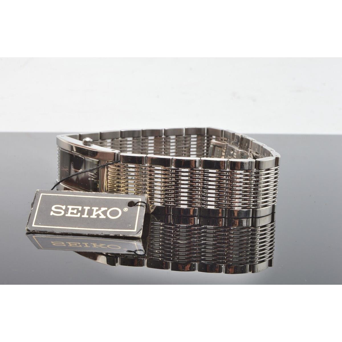 Seiko Curved Hardflex Crystal Wrist Watch Vintage V25