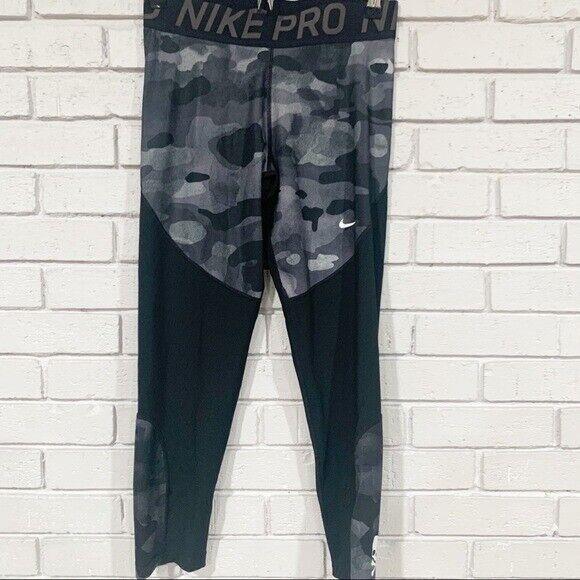 Nike x Soulcycle Women`s Camo 7/8 Performance Tights - Size Large