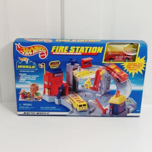 Mattel Hot Wheels World Vintage Fire Station 2000