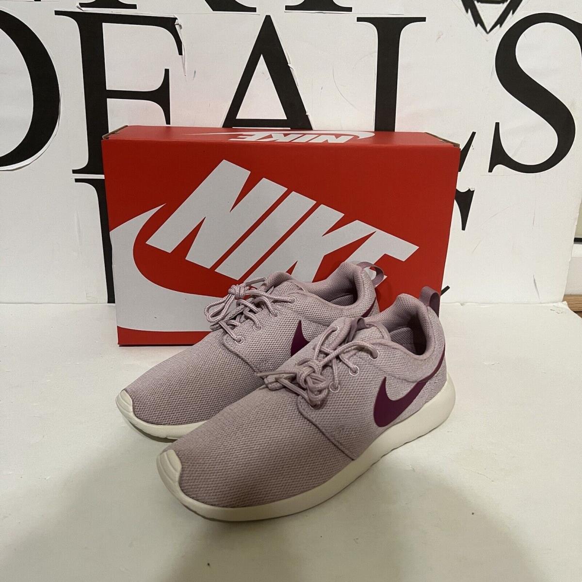 Size 8.5 - Nike Roshe One Low Plum Chalk W 844994-501 - Pink