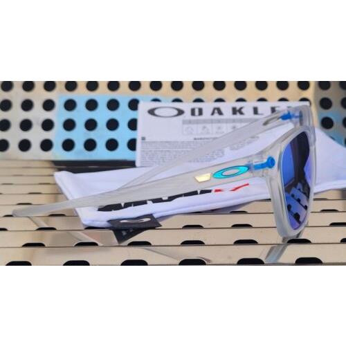 Oakley sunglasses Actuator - Clear Frame, Blue Lens 5