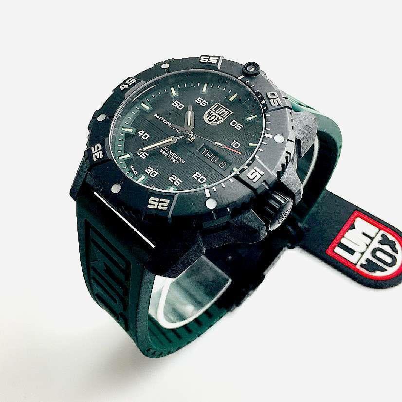 Men`s Luminox Carbon Seal Automatic Swiss Made Dive Watch 3877