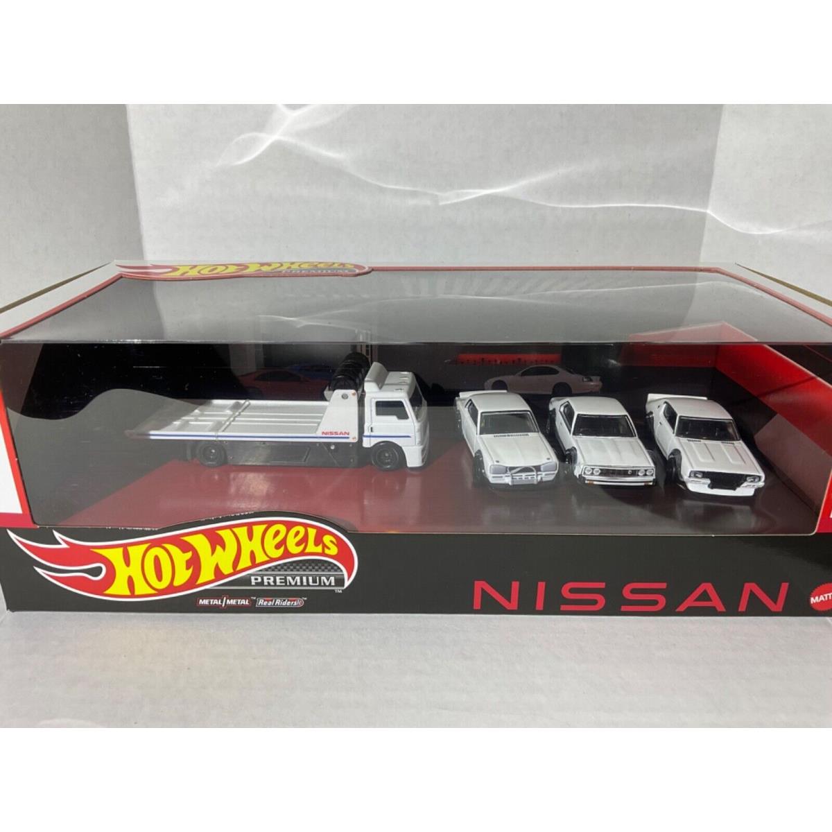 Hot Wheels 1:64 Nissan Skyline Gt-r Lbwk/ C210/ HT 2000 Gt-x Garage Set Diorama
