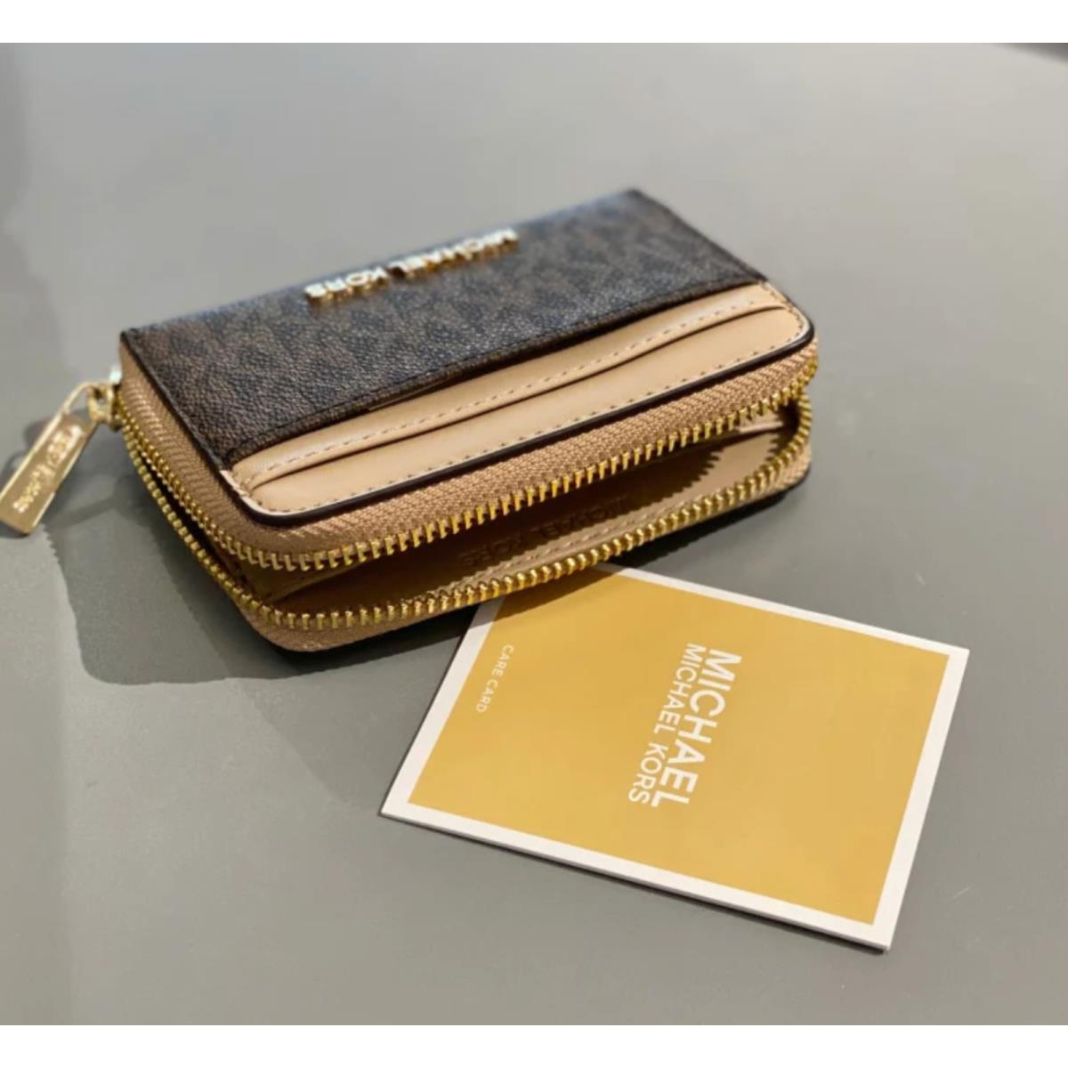 Michael kors outlet wallet bisque