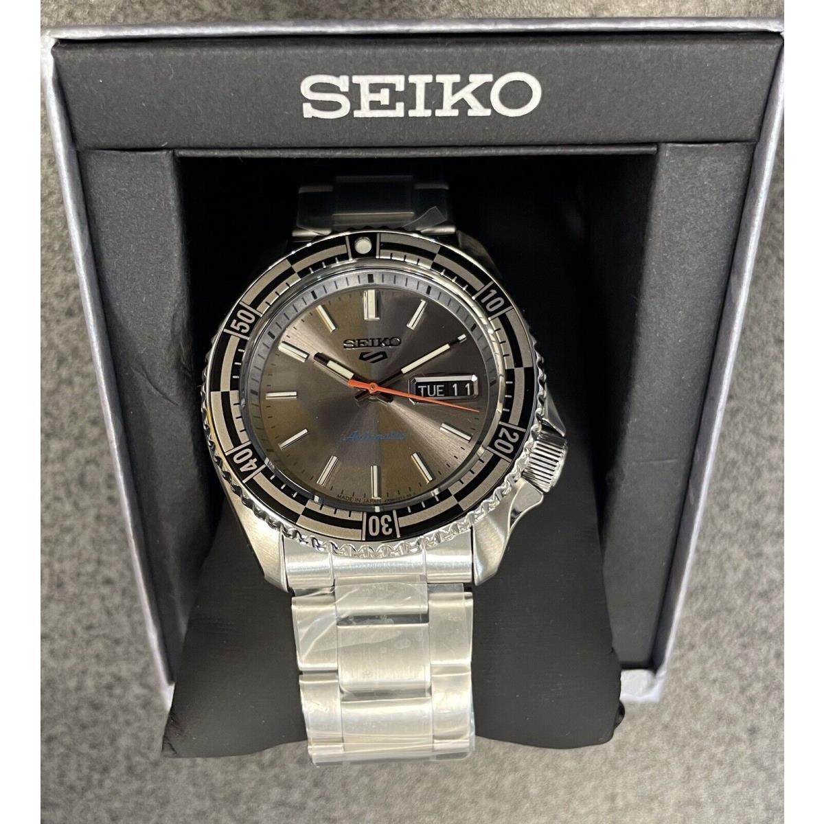 Seiko 5 Automatic Silver Dial Steel Bracelet Men`s Limited Edition Watch SRPK09