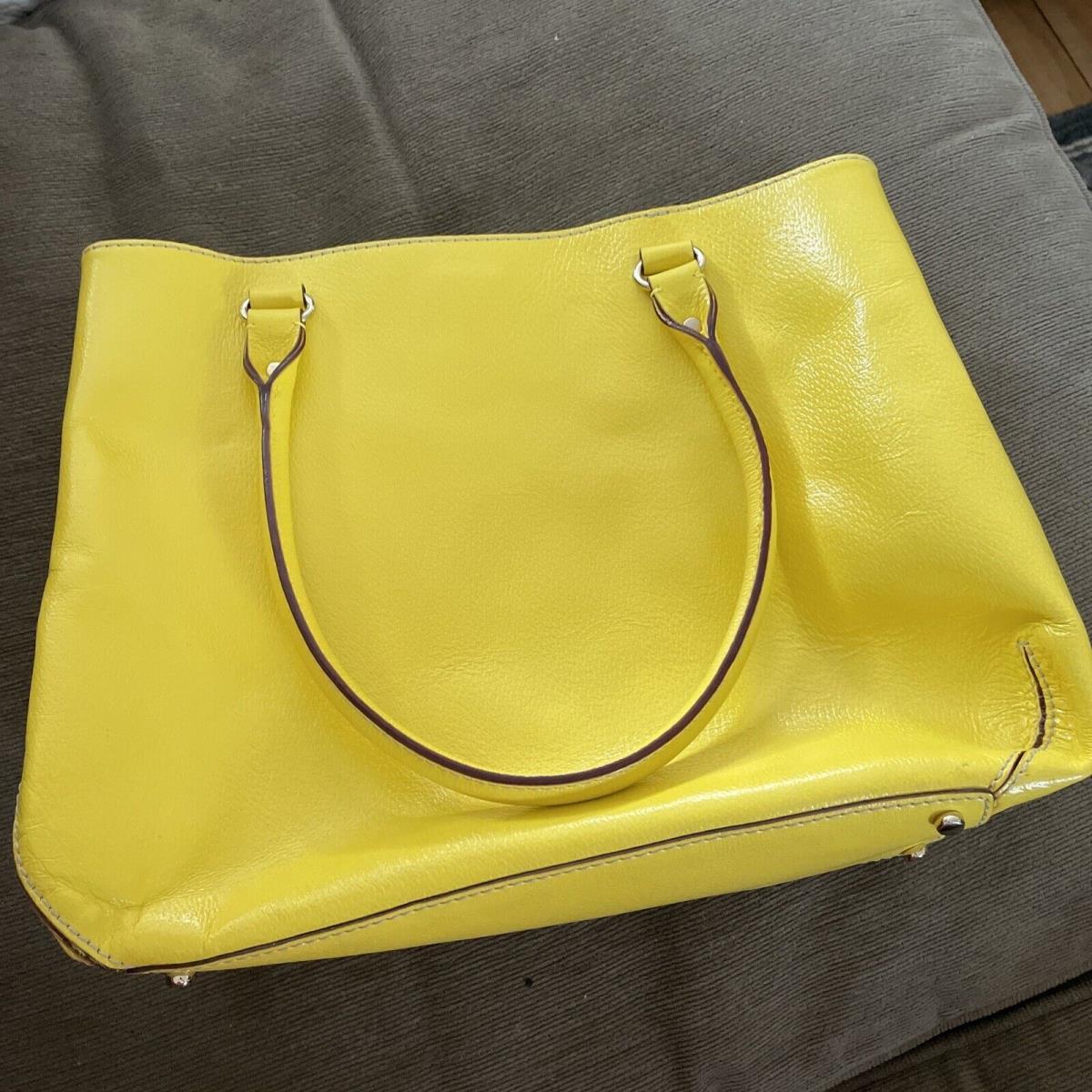 Stylish Kate Spade Bucket Bag in Yellow Sesame