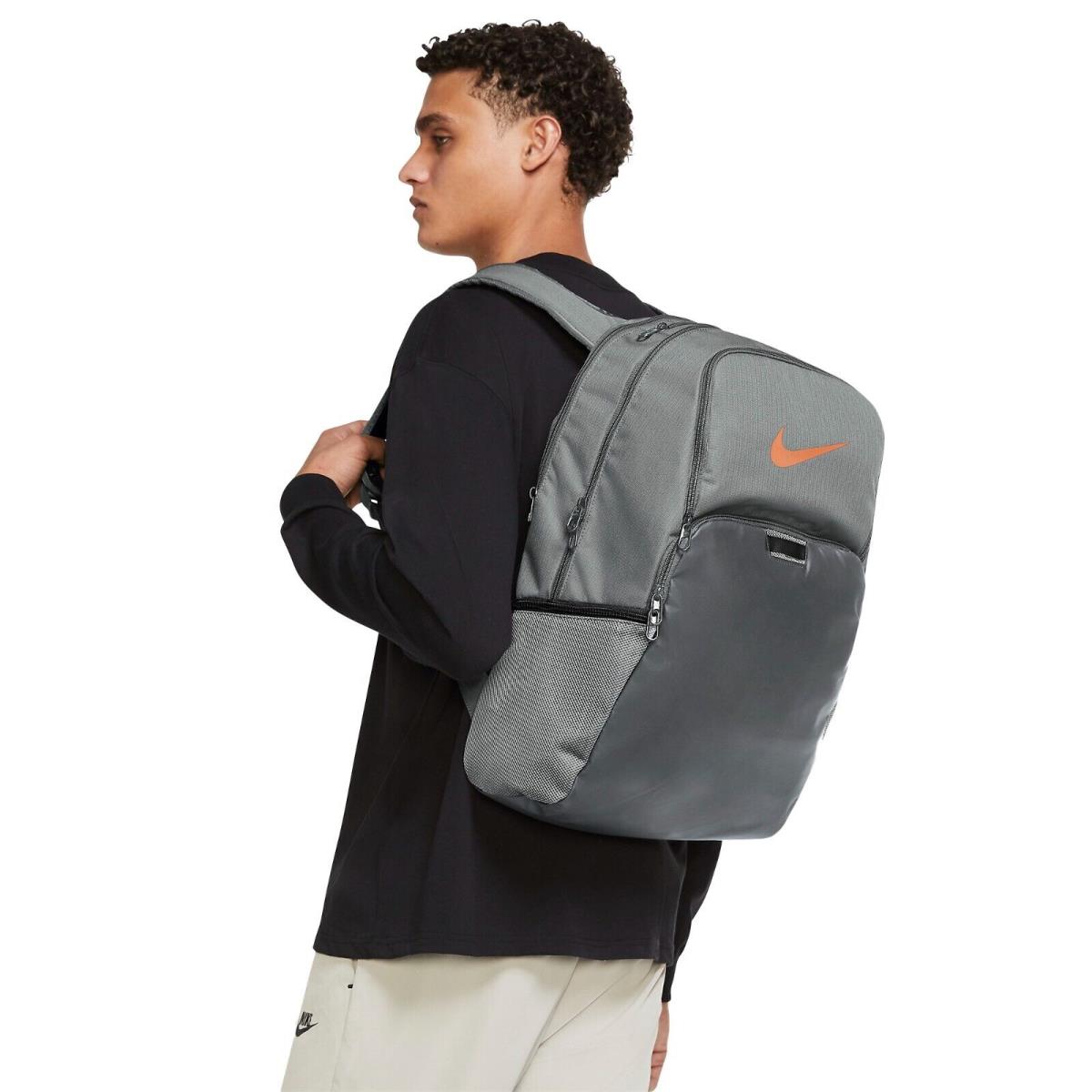 Nike Brasilia 9.5 DM3975-077 Light Smoke Grey/orange Trance Training Backpack