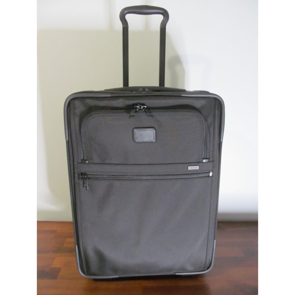 Tumi Alpha 2 United Airlines Expandable Black Rolling Carry On 15 Laptop