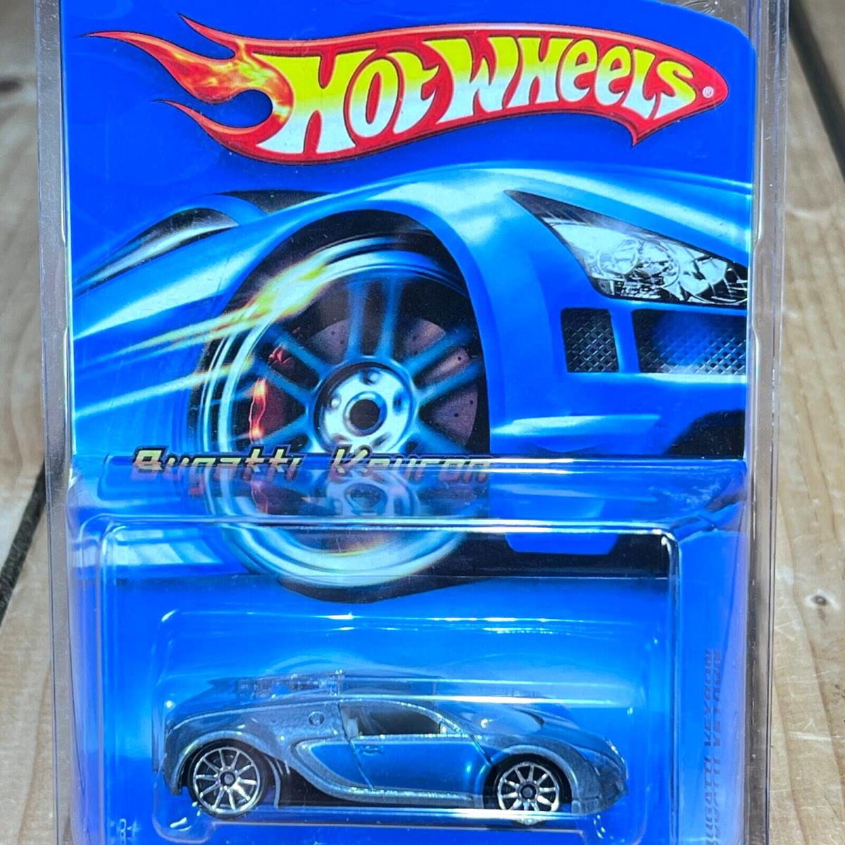 2005 Hot Wheels Bugatti Veyron - Protective Collectors Case 1:64 Diecast Car