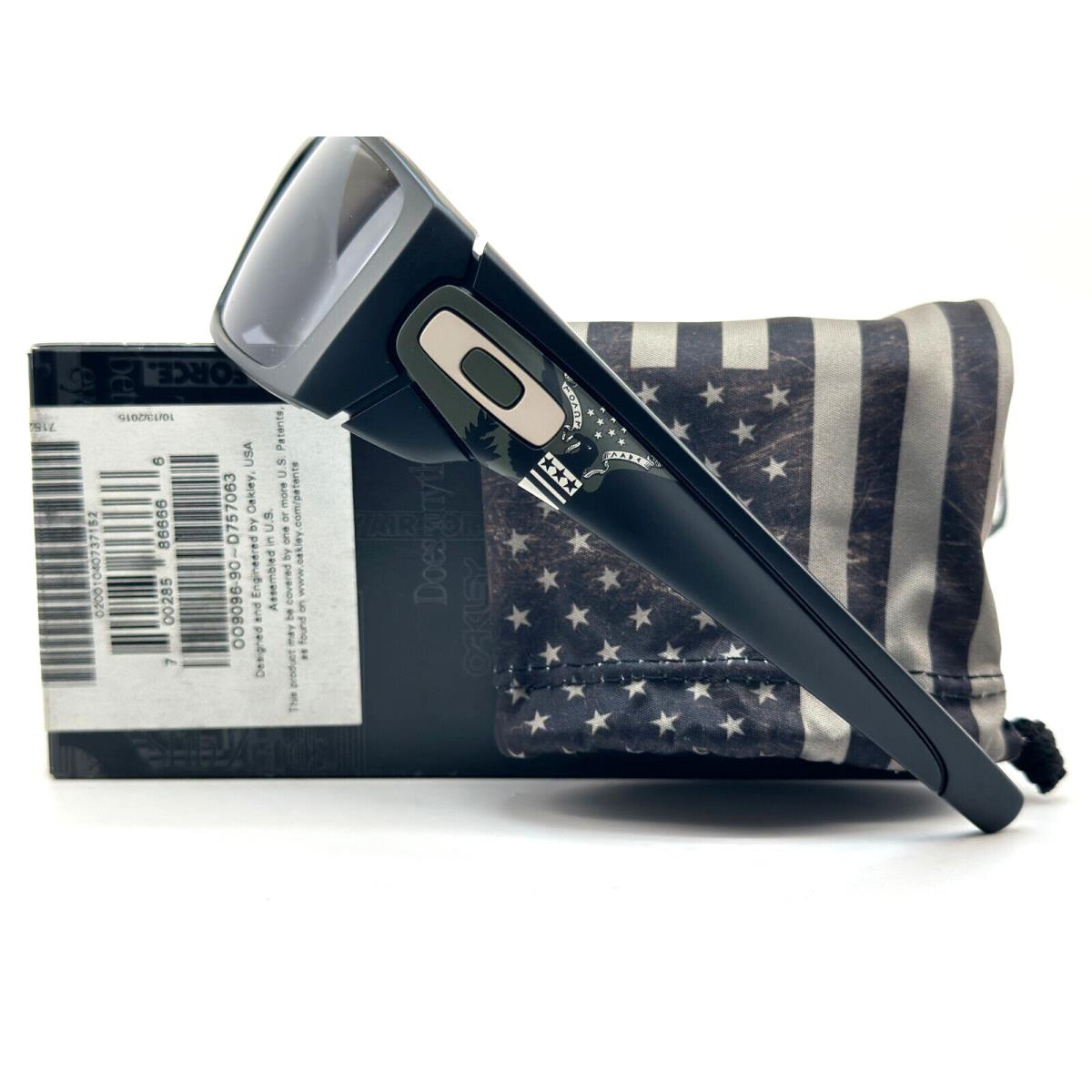 Oakley Sunglasses Fuel Cell SI OD Eagle Matte Black Grey OO9096-90 - Frame: Black, Lens: Gray