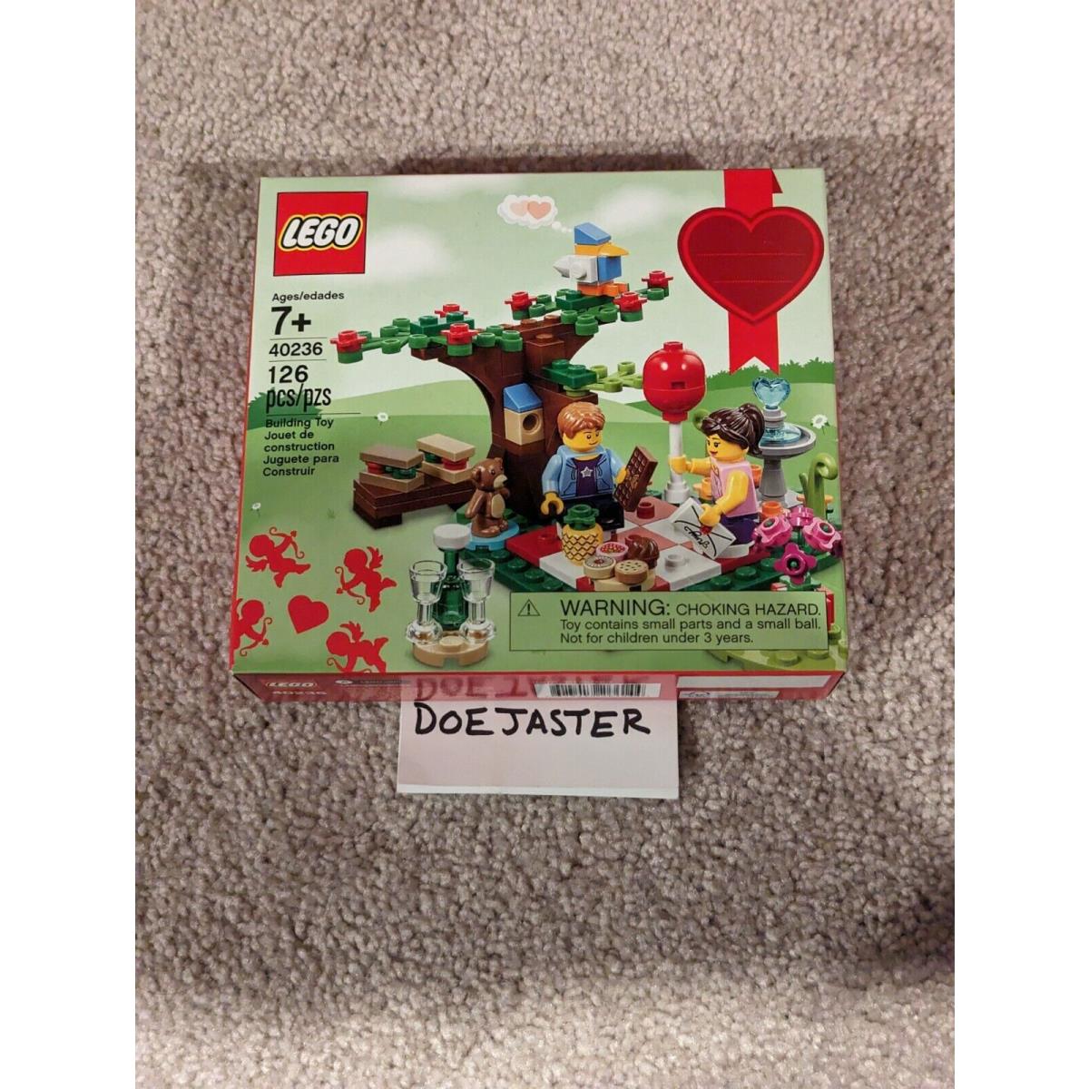 Lego Romantic Valentine Picnic 40236 - 2017 - Holiday / Seasonal
