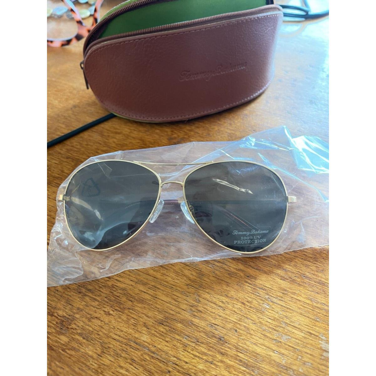 Tommy Bahama Polarized Sunglasses Aviator Wayfaer TB7038 W/case