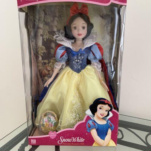 Disney Snow White Porcelain Doll Flower Basket Trinket Box Brass Key Keepsake