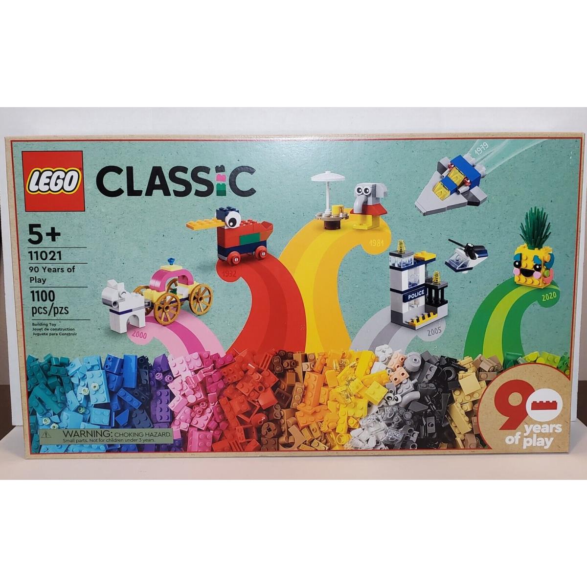 Lego Classic 90 Years of Play 11021