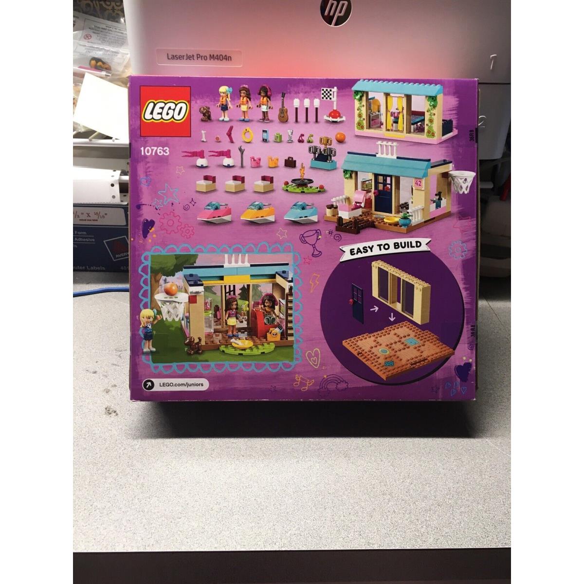 Retired: Lego Juniors Friends Stephanie`s Lakeside House 10763 - 215 Pieces