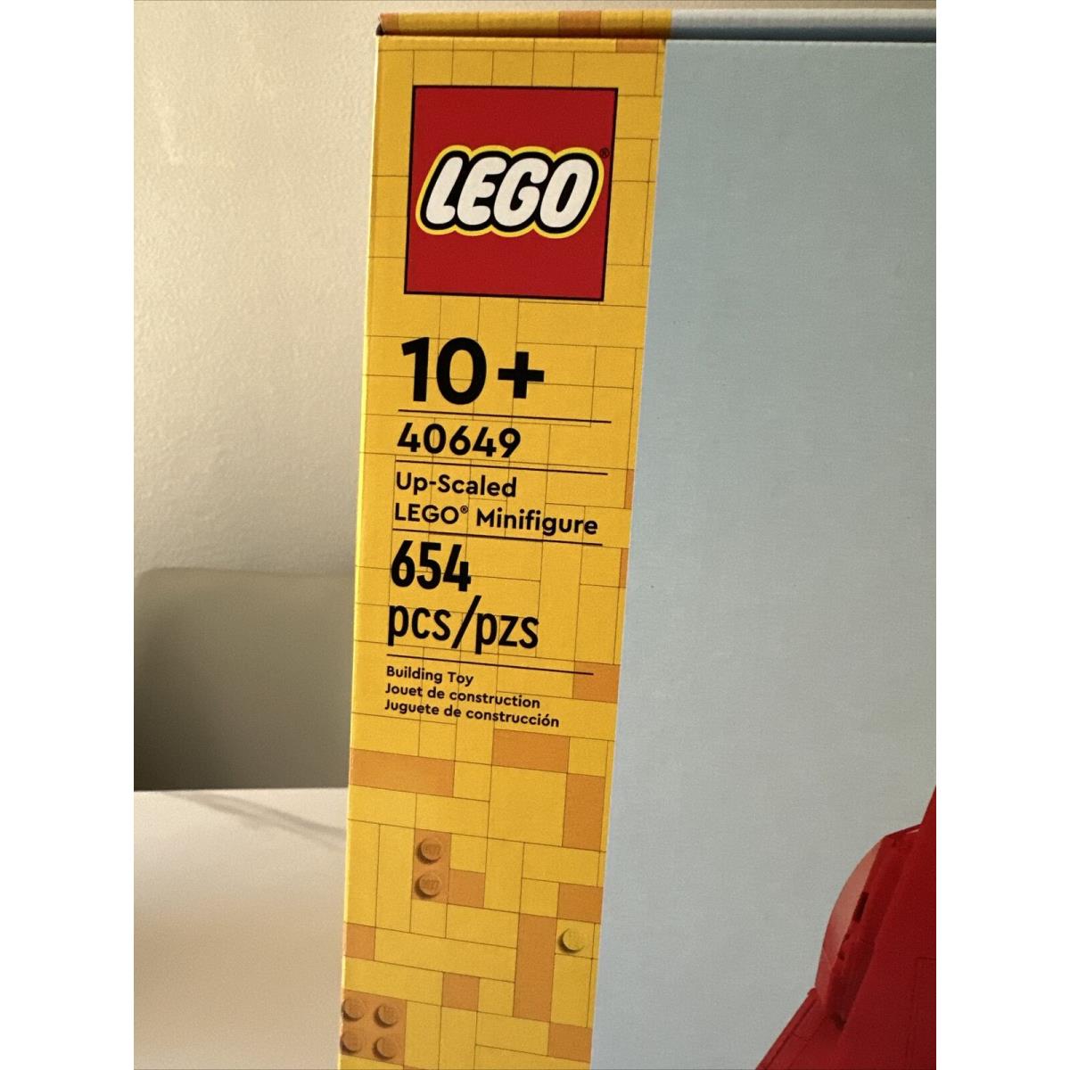1 x Lego 40649 Up-scaled Minifigure in Box 654 Pieces