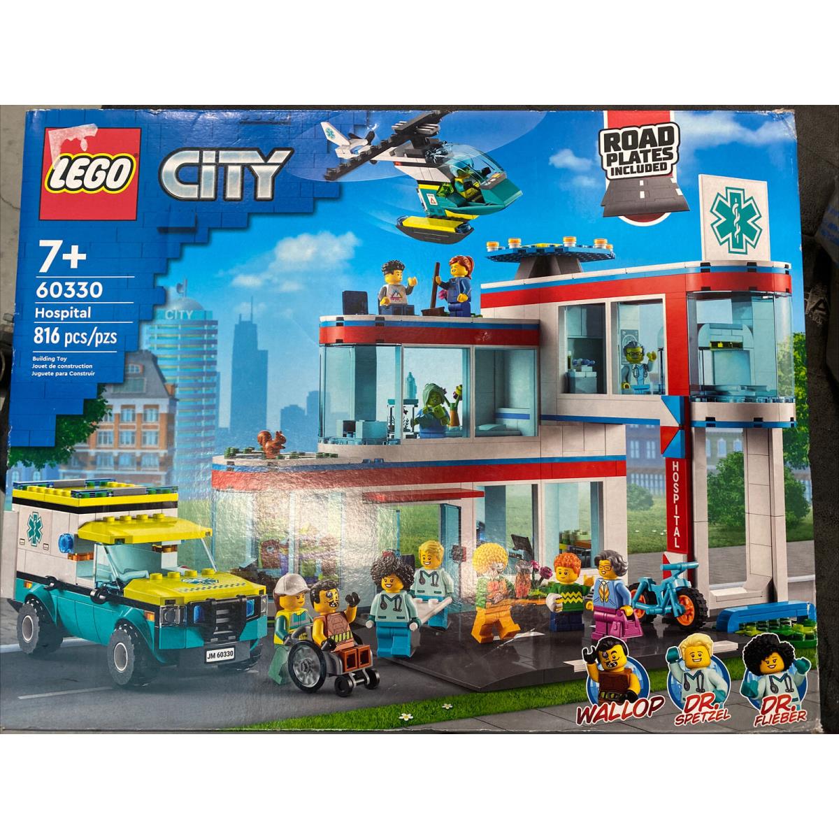 Lego City Hospital Building Play Set 60330 816 Pieces Helicopter Ambulance