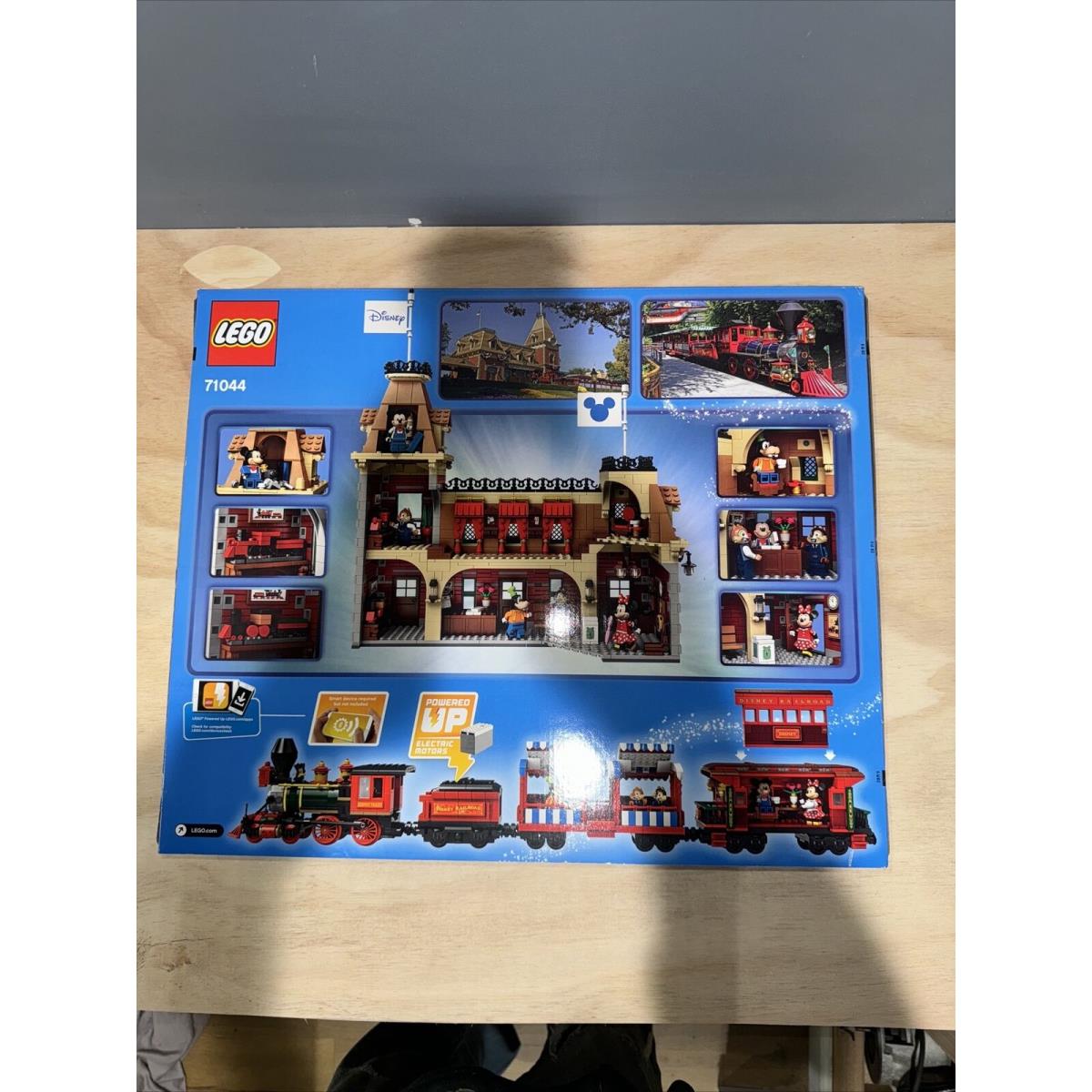 Lego Disney: Disney Train and Station 71044 Rare