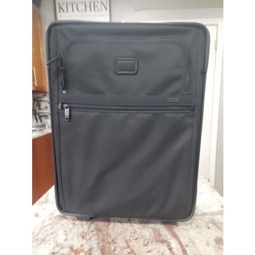 Tumi Alpha 2 International Expandable Wheeled Black Carry On Luggage Suitcase 22