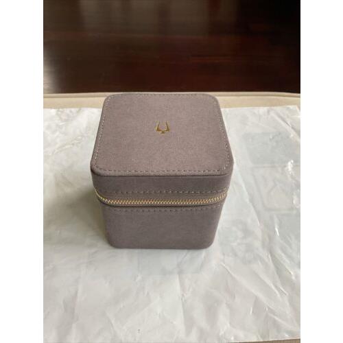 Bulova Women`s Valet Box with Pillow and Zipper