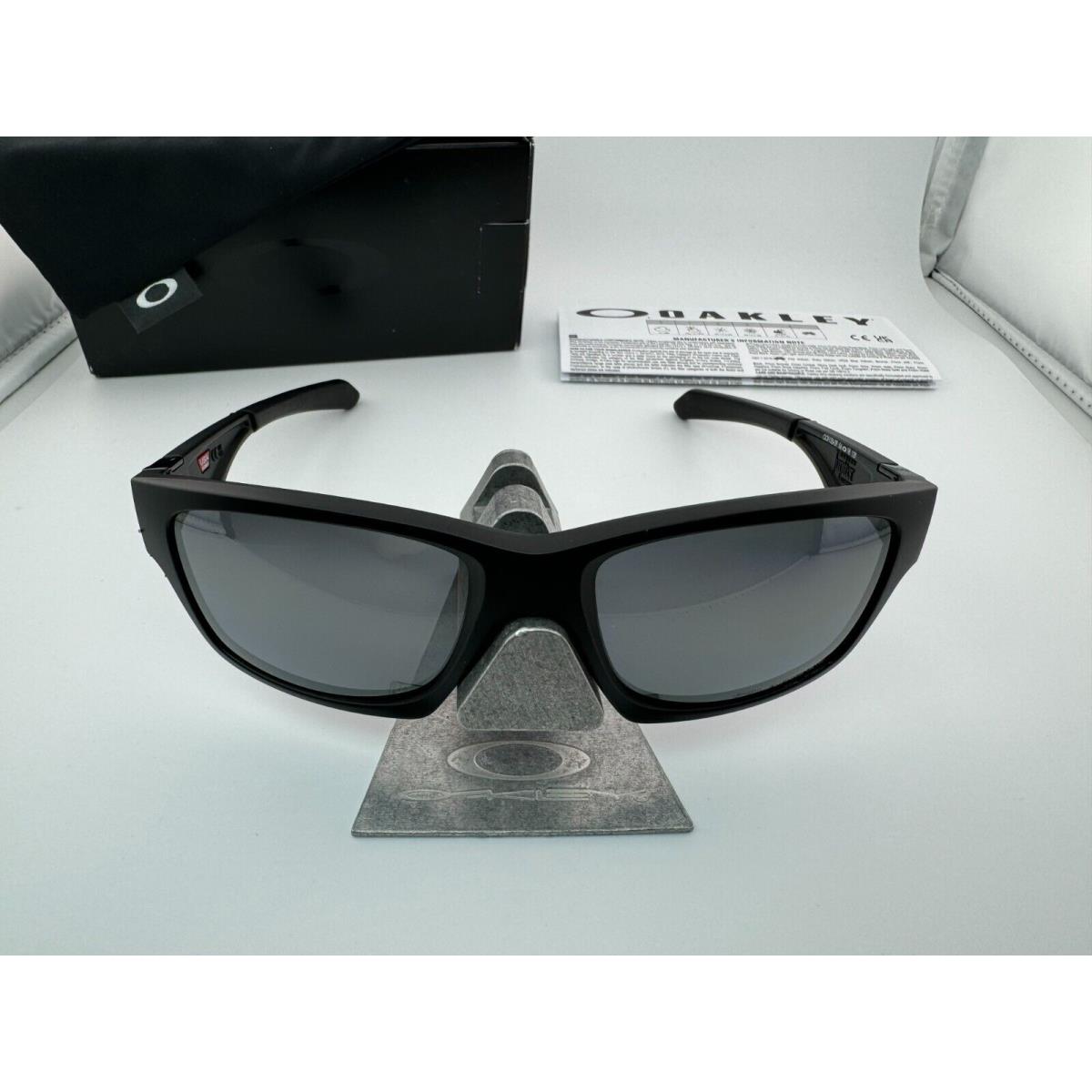 Oakley jupiter squared matte black hot sale sunglasses with black iridium lenses