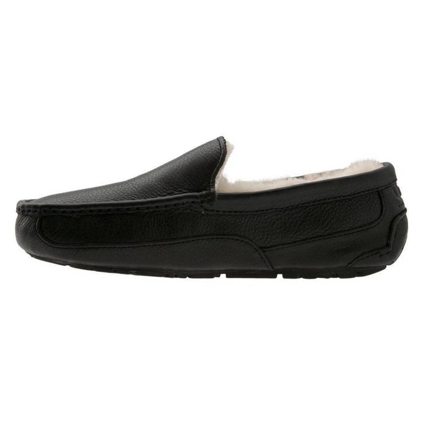 Ugg Men`s Ascot Leather Slip On Shoes with Sheepskin in Black