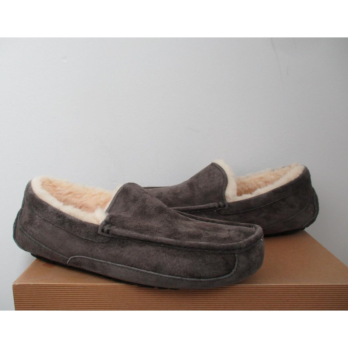 Ugg Australia Men`s Ascot Slippers Shoes 10US Charcoal Grey Suede