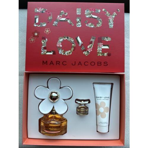 Marc Jacobs Daisy Love Perfume Gift Box Large and Small Bottles and Body Lotion