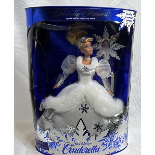 Walt Disney`s Cinderella Barbie Holiday Princess 1 1996 . Mattel 16090