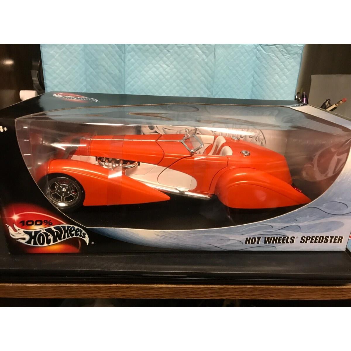 Hotwheels SPEEDSTER---2000----1:18 Scale---------lm