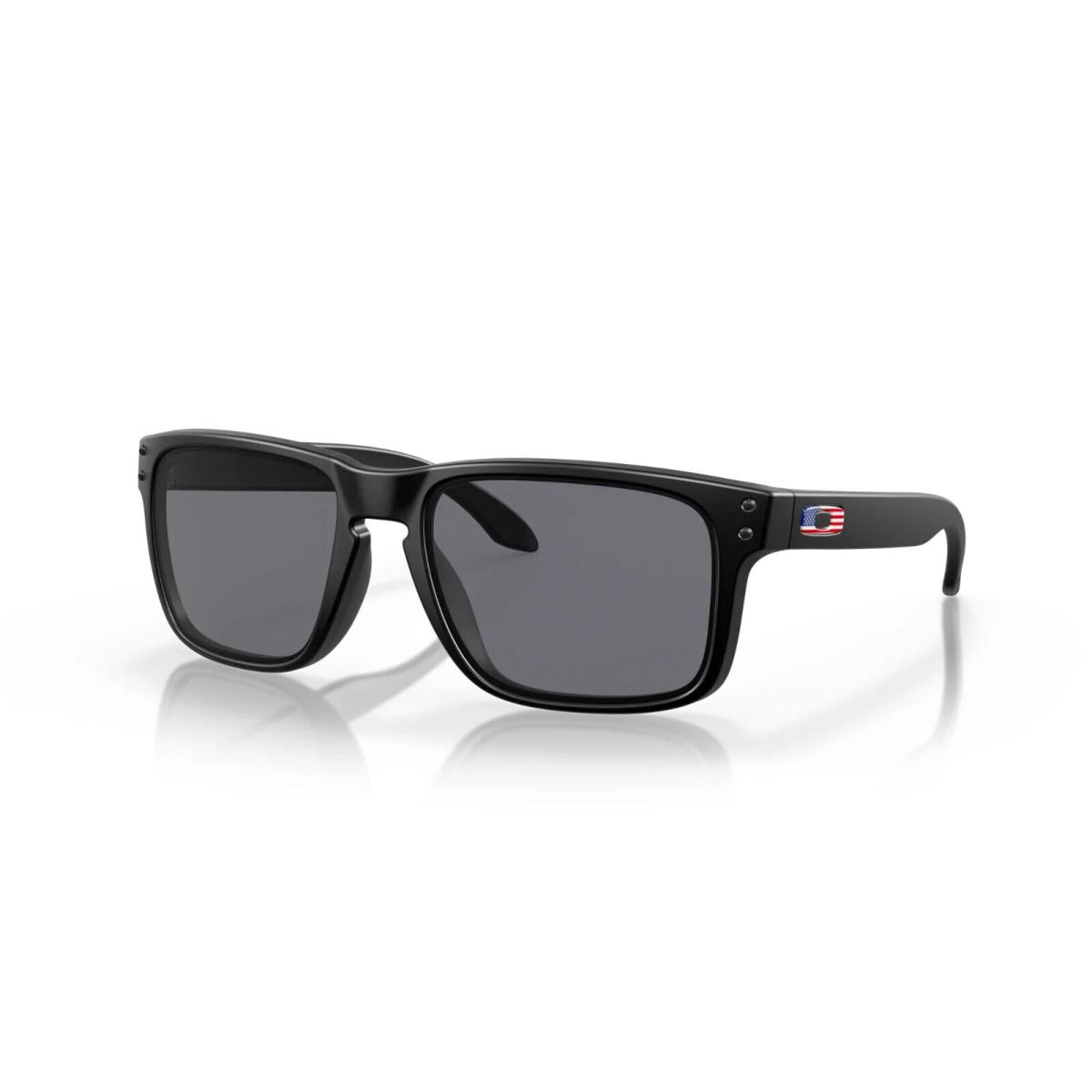 Oakley Holbrook Sunglasses OO9102-E655 Matte Black Frame W/ Grey Lens
