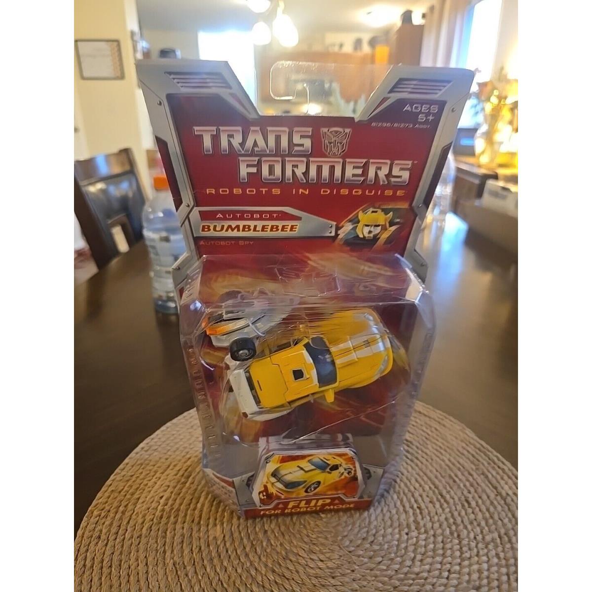 Hasbro Transformers Robots in Disguise Classic Deluxe Bumblebee