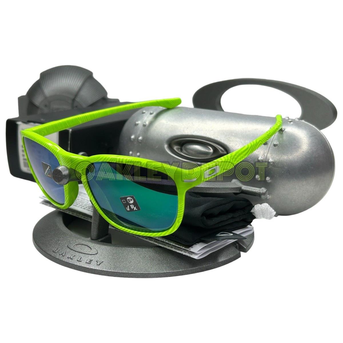 Oakley Enduro 009223 Fingerprint Retina Burn/jade Iridium Sunglasses 104 - Frame: FINGERPRINT RETINA BURN, Lens: jade iridium