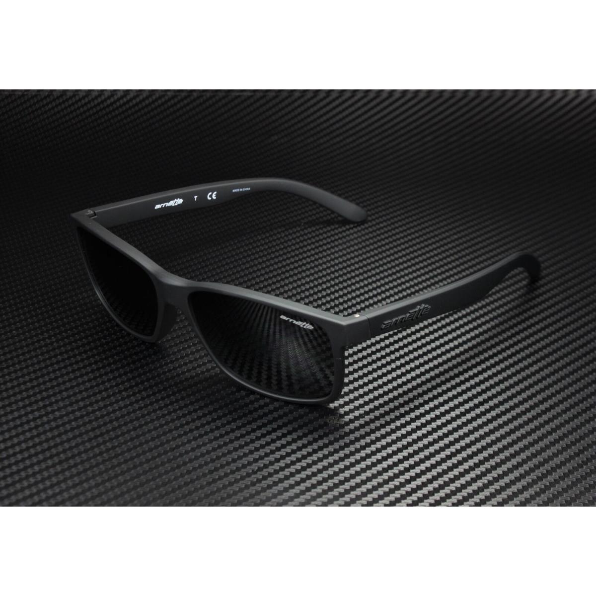 Arnette Slickster AN4185 447 87 Black Rubber Gray 59 mm Men`s Sunglasses